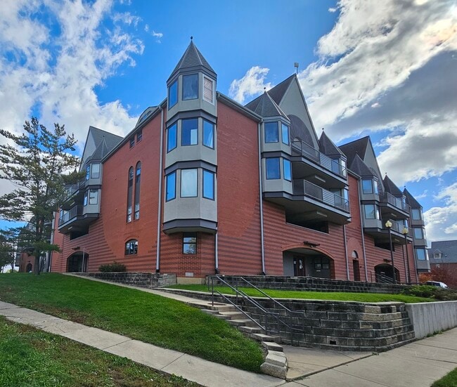 1806 S Cottage Grove Ave