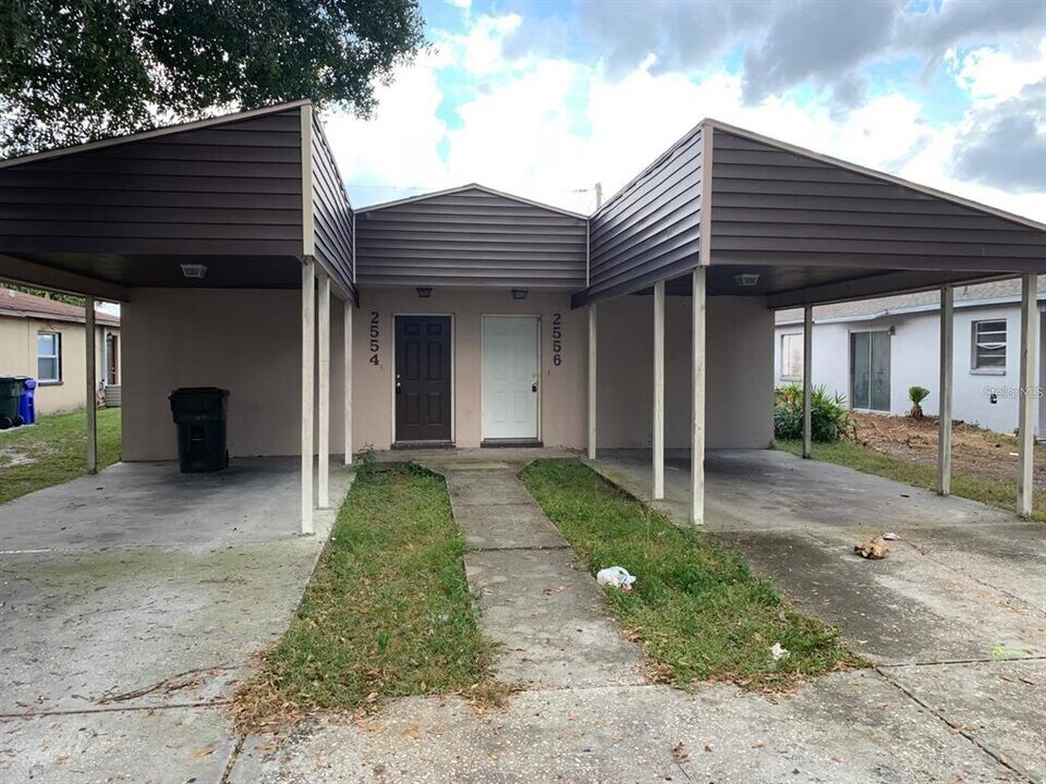2556 Chestnut Woods Dr in Lakeland, FL - Building Photo