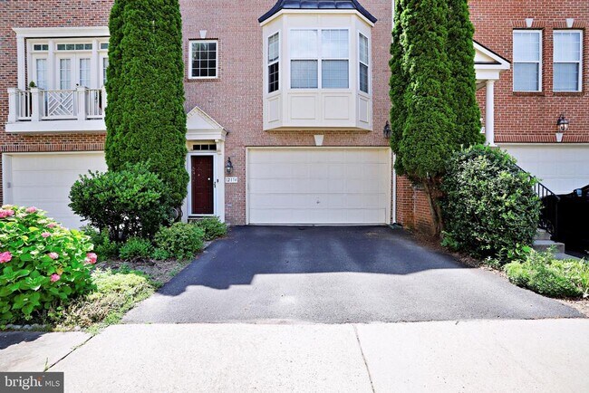 12174 Bridgend Run in Fairfax, VA - Building Photo - Building Photo