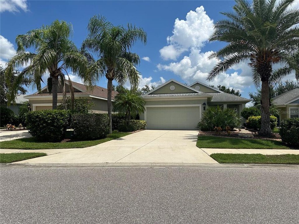 4926 Newport News Cir in Bradenton, FL - Building Photo