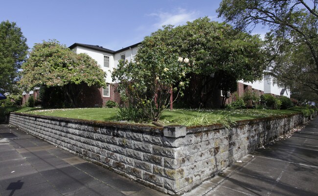 Claremont Apartments in Portland, OR - Building Photo - Building Photo