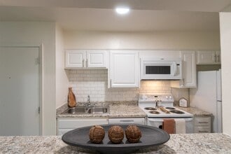 6251 Melody Ln, Unit 2325 in Dallas, TX - Building Photo - Building Photo