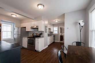 3 Sharon Ct in Newport, RI - Building Photo - Building Photo