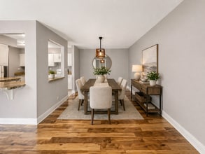 1615 E Central Rd in Arlington Heights, IL - Foto de edificio - Building Photo