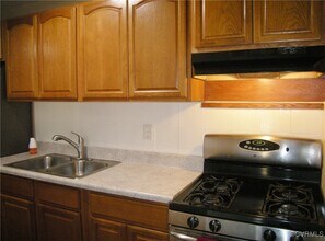 5226 Castlewood Rd in Richmond, VA - Building Photo - Building Photo