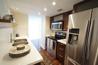 900 Bay Dr, Unit 1009 in Miami, FL - Building Photo - Building Photo
