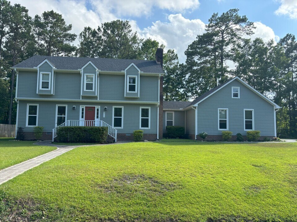 911 Pine Valley Rd in Jacksonville, NC - Building Photo