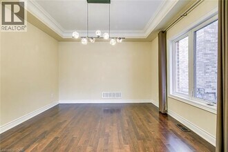 2492 Chaplin Rd in Oakville, ON - Building Photo - Building Photo