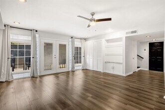 7 Briar Dale Ct in Houston, TX - Building Photo - Building Photo