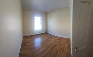 21 Loomis St, Unit Apt 4 in Burlington, VT - Foto de edificio - Building Photo