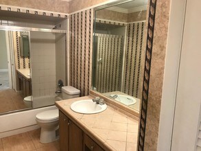 3040 NE 16th Ave-Unit -402 in Oakland Park, FL - Building Photo - Building Photo