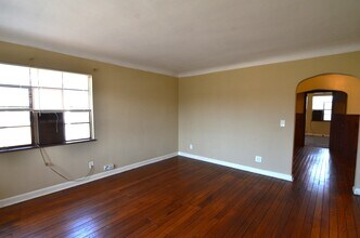 7204 Reading Rd, Unit 4 in Cincinnati, OH - Foto de edificio - Building Photo