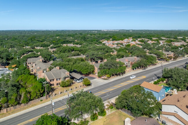 Connemara Estates in San Antonio, TX - Foto de edificio - Building Photo