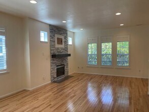 1735 11th Ln NE in Issaquah, WA - Building Photo - Building Photo