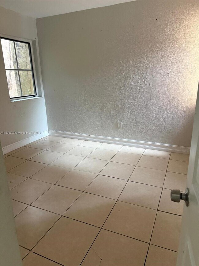 650 SW 11th St in Homestead, FL - Building Photo - Building Photo