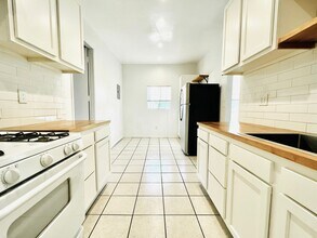 1222 N Ave 49 in Los Angeles, CA - Foto de edificio - Building Photo