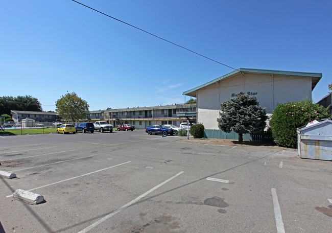 Beale Star Apartments in Marysville, CA - Foto de edificio - Building Photo