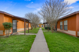 Pecan Grove Apartments in Lytle, TX - Building Photo - Building Photo