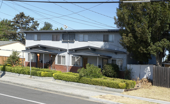 23856 Santa Clara St in Hayward, CA - Foto de edificio - Building Photo