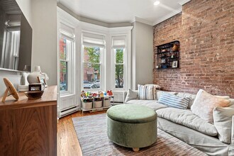 811 Washington St in Hoboken, NJ - Building Photo - Building Photo