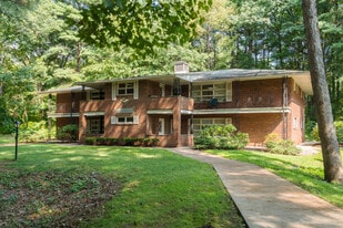 Parkwood Village Apartments in Clifton Park, NY - Building Photo