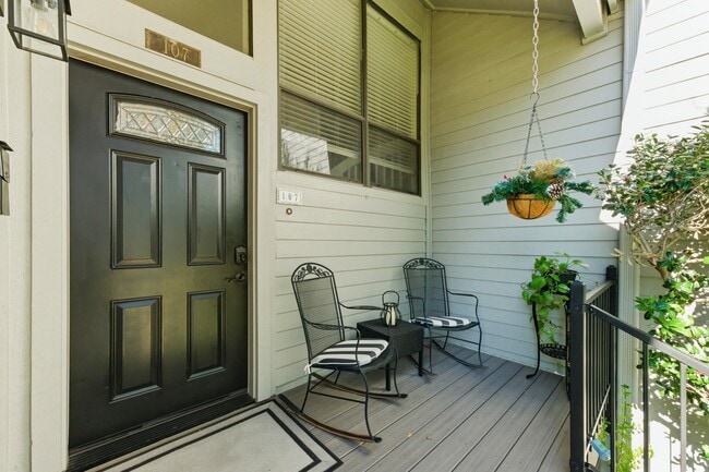 107 World of Tennis Sq, Unit 107 in Lakeway, TX - Foto de edificio - Building Photo
