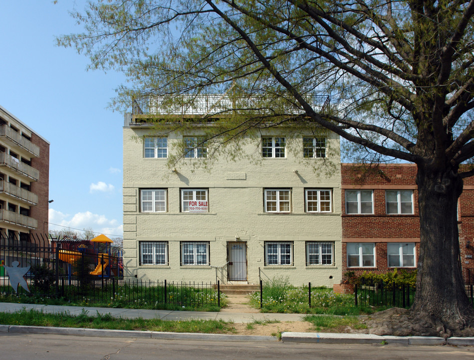 1424 L St SE in Washington, DC - Building Photo