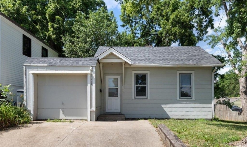 8008 State St in Ralston, NE - Building Photo