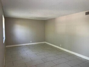 5844 Blueberry Ct in Lauderhill, FL - Building Photo - Building Photo