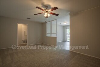 6000 Evers Rd in San Antonio, TX - Building Photo - Building Photo
