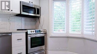 16 Normandy Pl in Oakville, ON - Building Photo - Building Photo