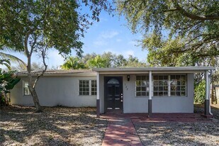 122 Allen Rd in West Park, FL - Building Photo