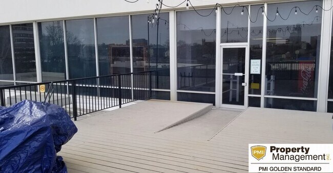 105 N 31st Ave-Unit -604 in Omaha, NE - Building Photo - Building Photo