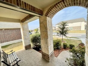 2132 Hat Bender Lp in Round Rock, TX - Foto de edificio - Building Photo