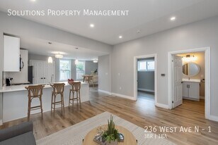 236 West Avenue N in Hamilton, ON - Building Photo