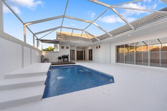 700 SW Great Exuma Cove in Port St. Lucie, FL - Building Photo - Building Photo