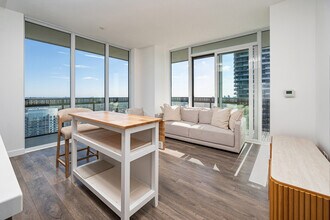 8 Eglinton Ave E in Toronto, ON - Building Photo - Building Photo
