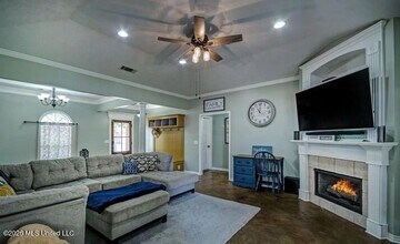 161 Harvey Crossing in Canton, MS - Foto de edificio - Building Photo