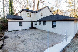 2531 Midway Rd in Decatur, GA - Foto de edificio - Building Photo