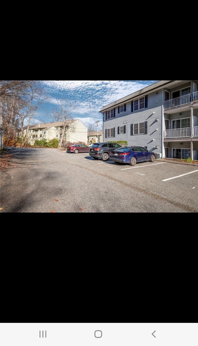 402 New River Rd, Unit 108 in Manville, RI - Building Photo - Building Photo