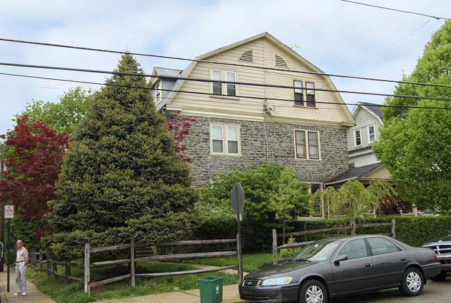 301 West Ave in Jenkintown, PA - Foto de edificio - Building Photo