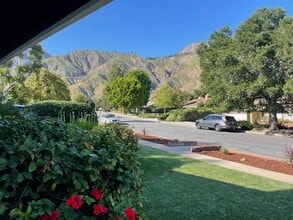 1915 Canyon Close Rd in Pasadena, CA - Building Photo - Building Photo