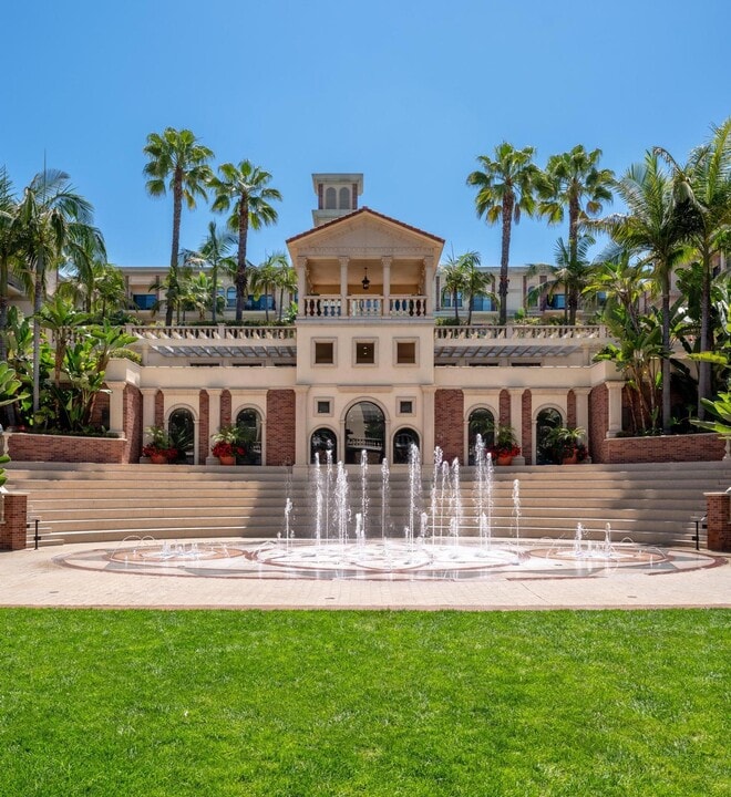 The Lorenzo in Los Angeles, CA - Building Photo