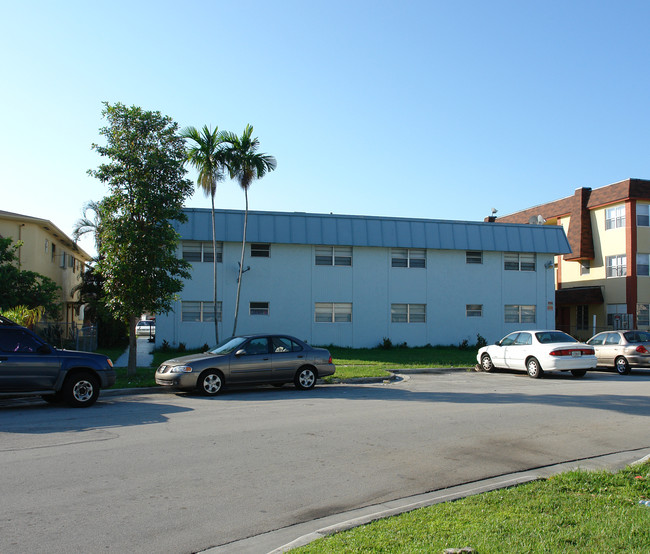 17031 NE 23rd Ave in North Miami Beach, FL - Building Photo - Building Photo