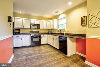 111 Honey Locust Ct in Collegeville, PA - Foto de edificio - Building Photo