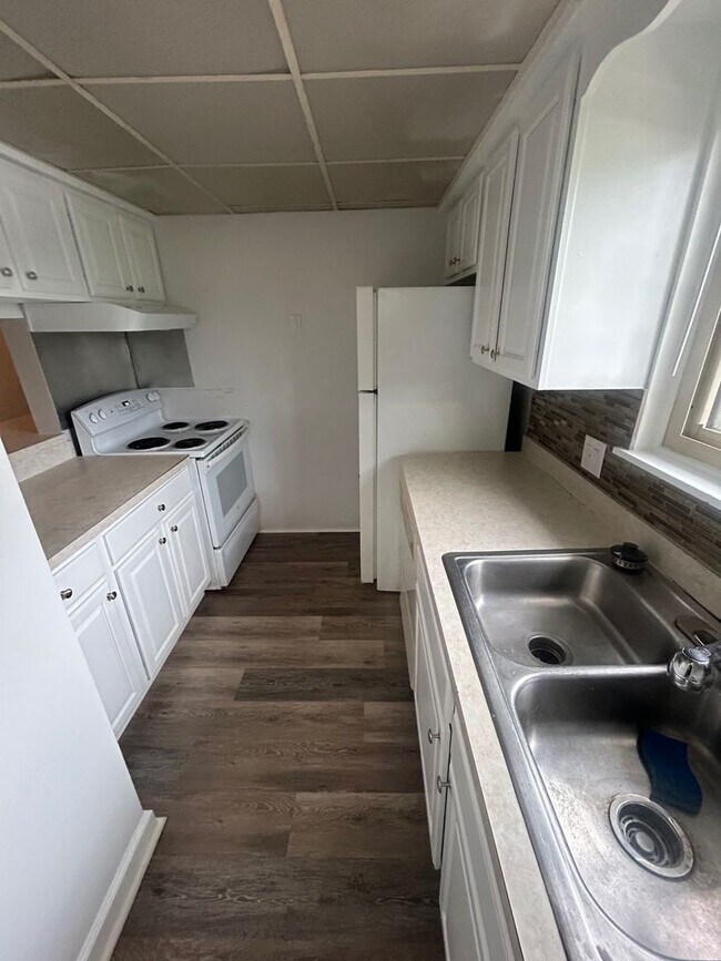 240 Jamil Rd in Columbia, SC - Building Photo - Building Photo