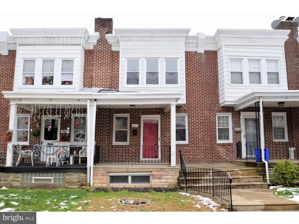 321 Hermitage St in Philadelphia, PA - Building Photo