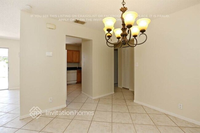 9331 NW 43rd St in Sunrise, FL - Building Photo - Building Photo