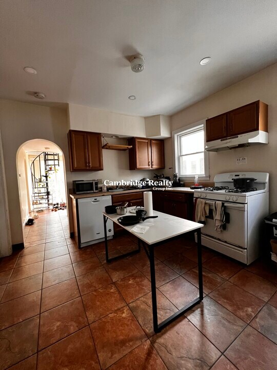 51 Porter Rd, Unit T in Cambridge, MA - Building Photo