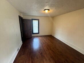 638 N Broad St in Grove City, PA - Building Photo - Building Photo